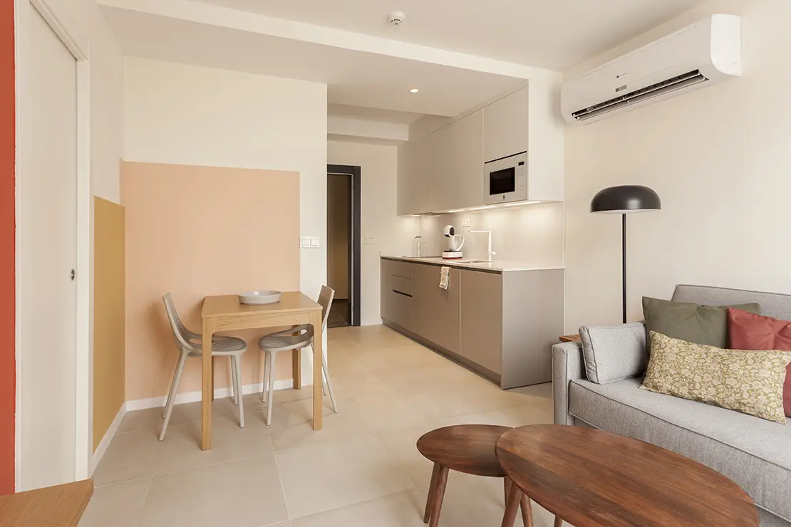 One-bedroom penthouse with terrace - Fully equipped kitchen and dining area