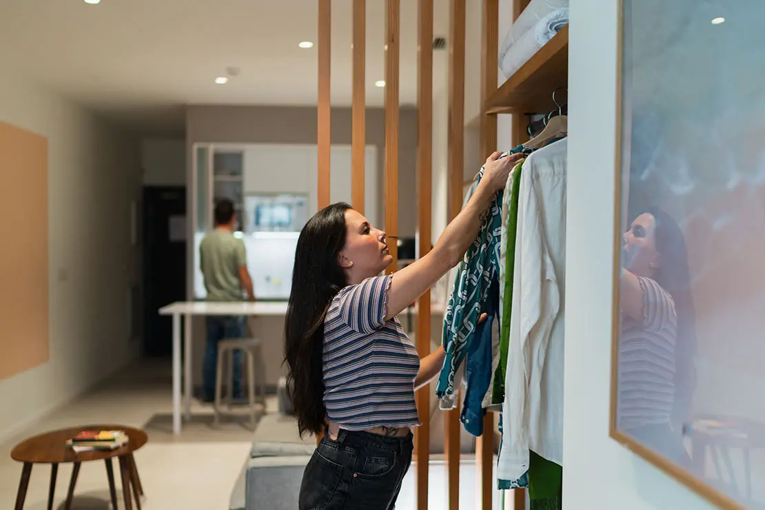 Interior studio - Couple enjoying the amenities